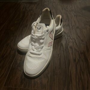 Veja V-10 sneakers